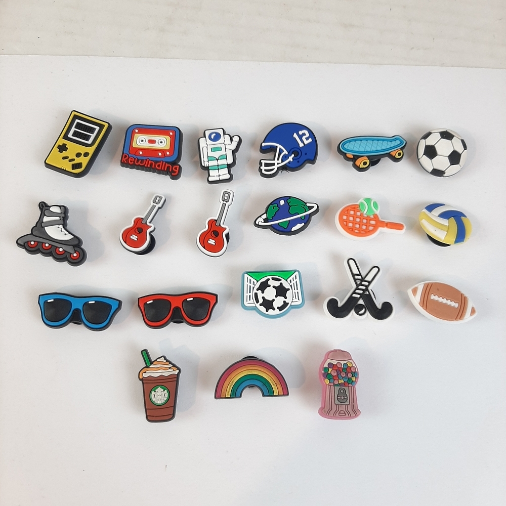 Lot Of 20 Croc Charm Jibbets
